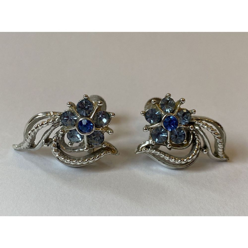 ‎Vintage Coro Blue & Silver Rhinestone Flower Earrings Screw back